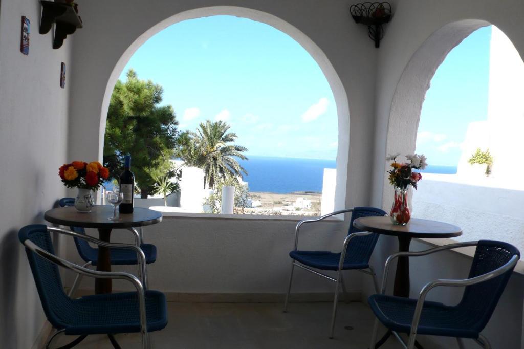 Christos Apartments Oia Bagian luar foto
