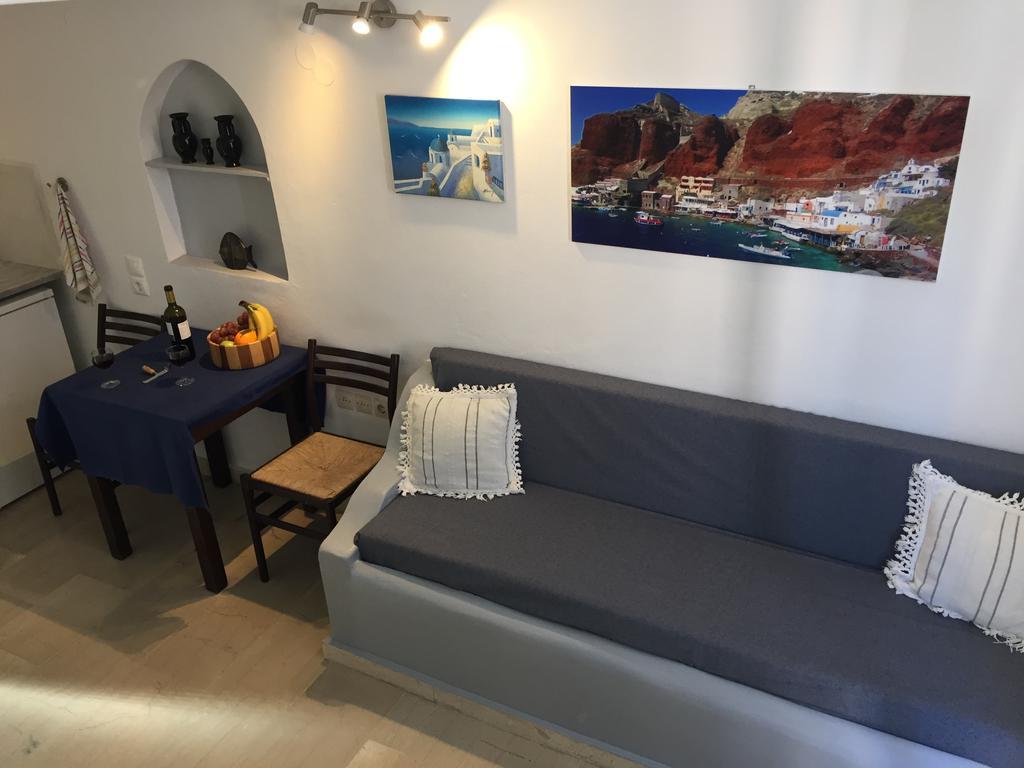 Christos Apartments Oia Bagian luar foto