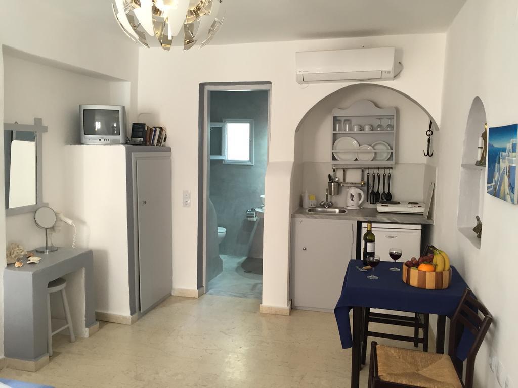 Christos Apartments Oia Bagian luar foto