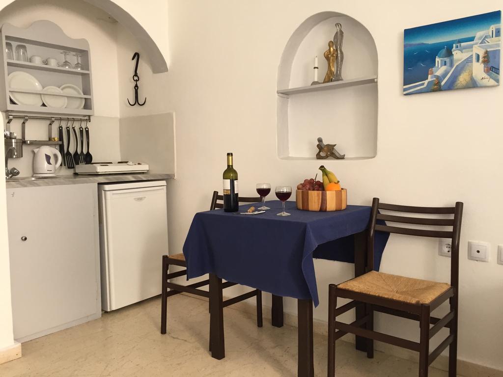 Christos Apartments Oia Bagian luar foto