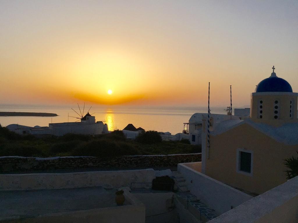 Christos Apartments Oia Bagian luar foto