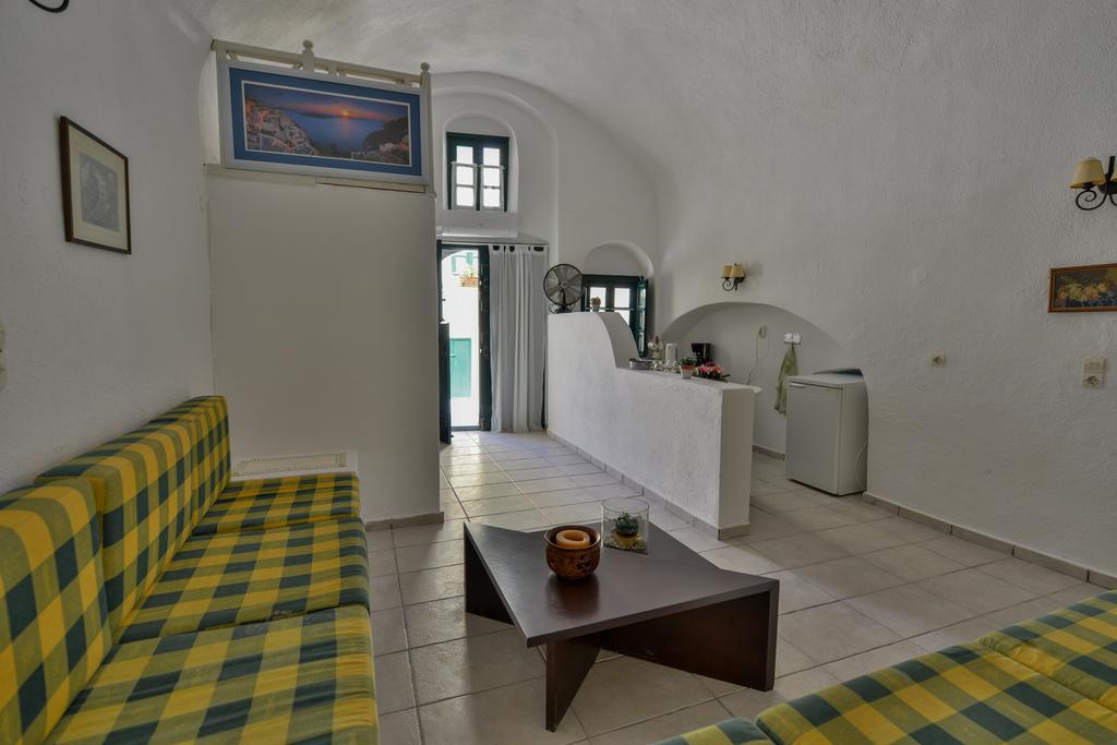 Christos Apartments Oia Bagian luar foto