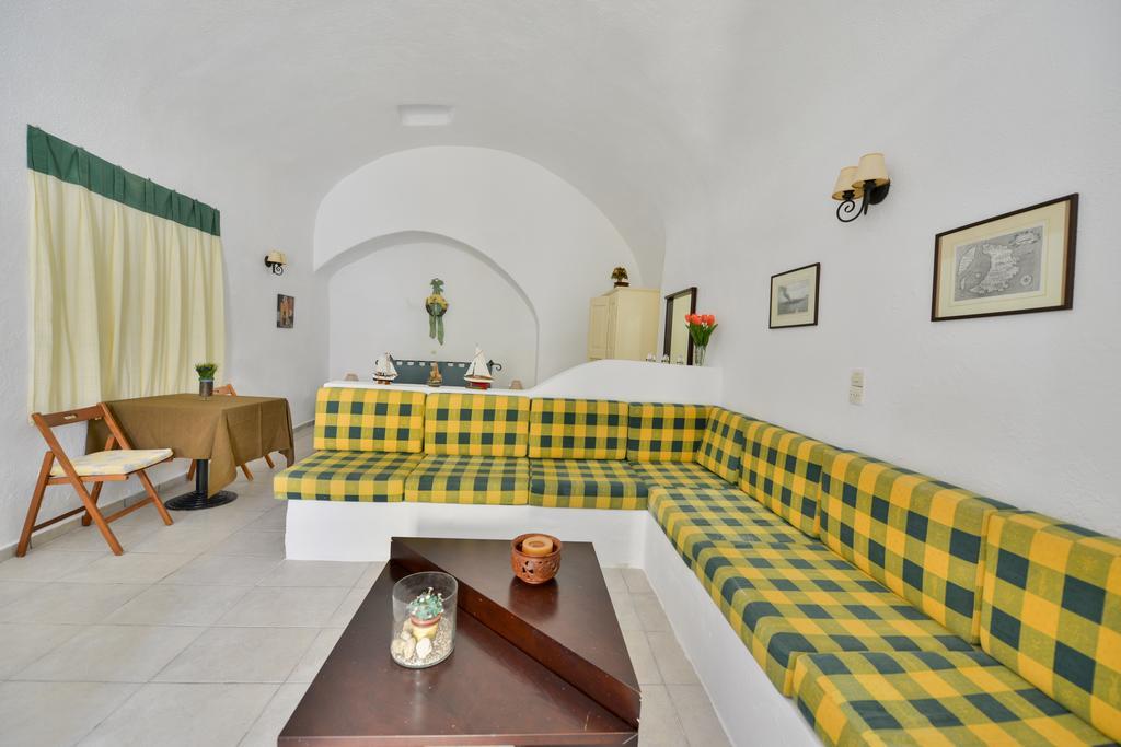 Christos Apartments Oia Bagian luar foto