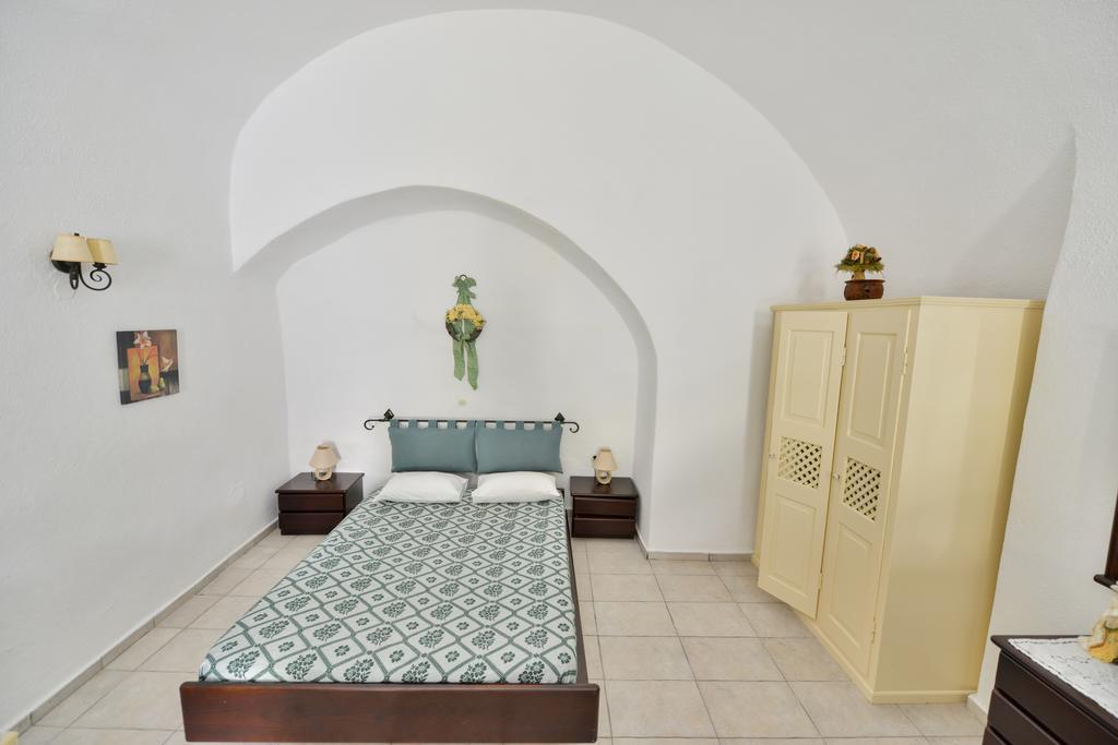 Christos Apartments Oia Bagian luar foto