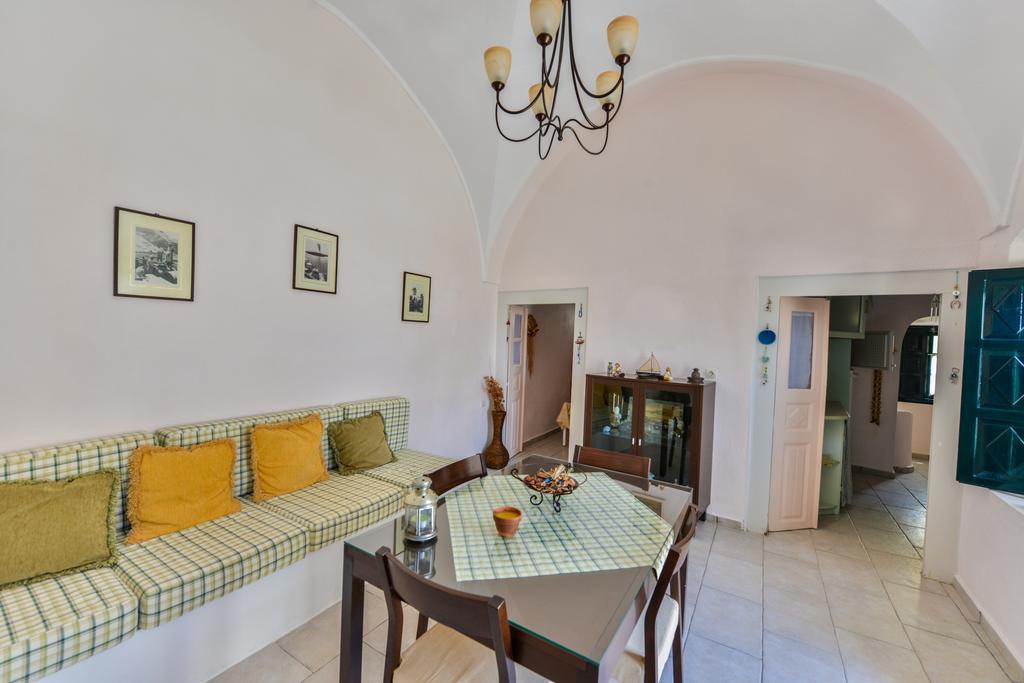 Christos Apartments Oia Bagian luar foto