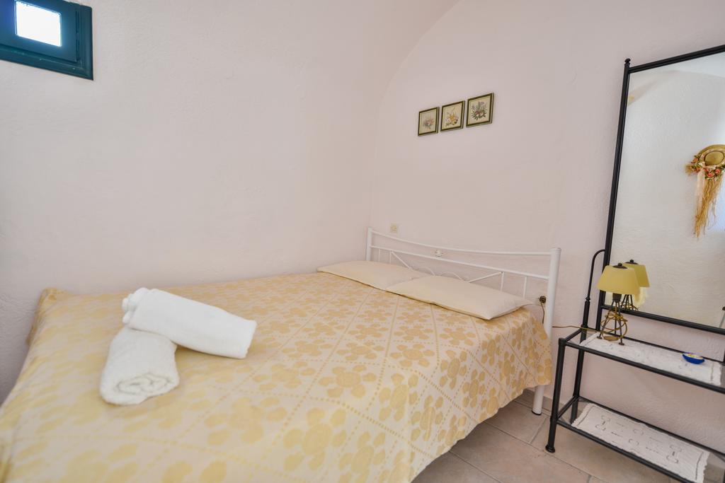Christos Apartments Oia Bagian luar foto