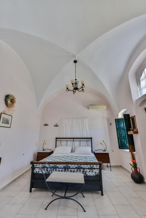 Christos Apartments Oia Bagian luar foto